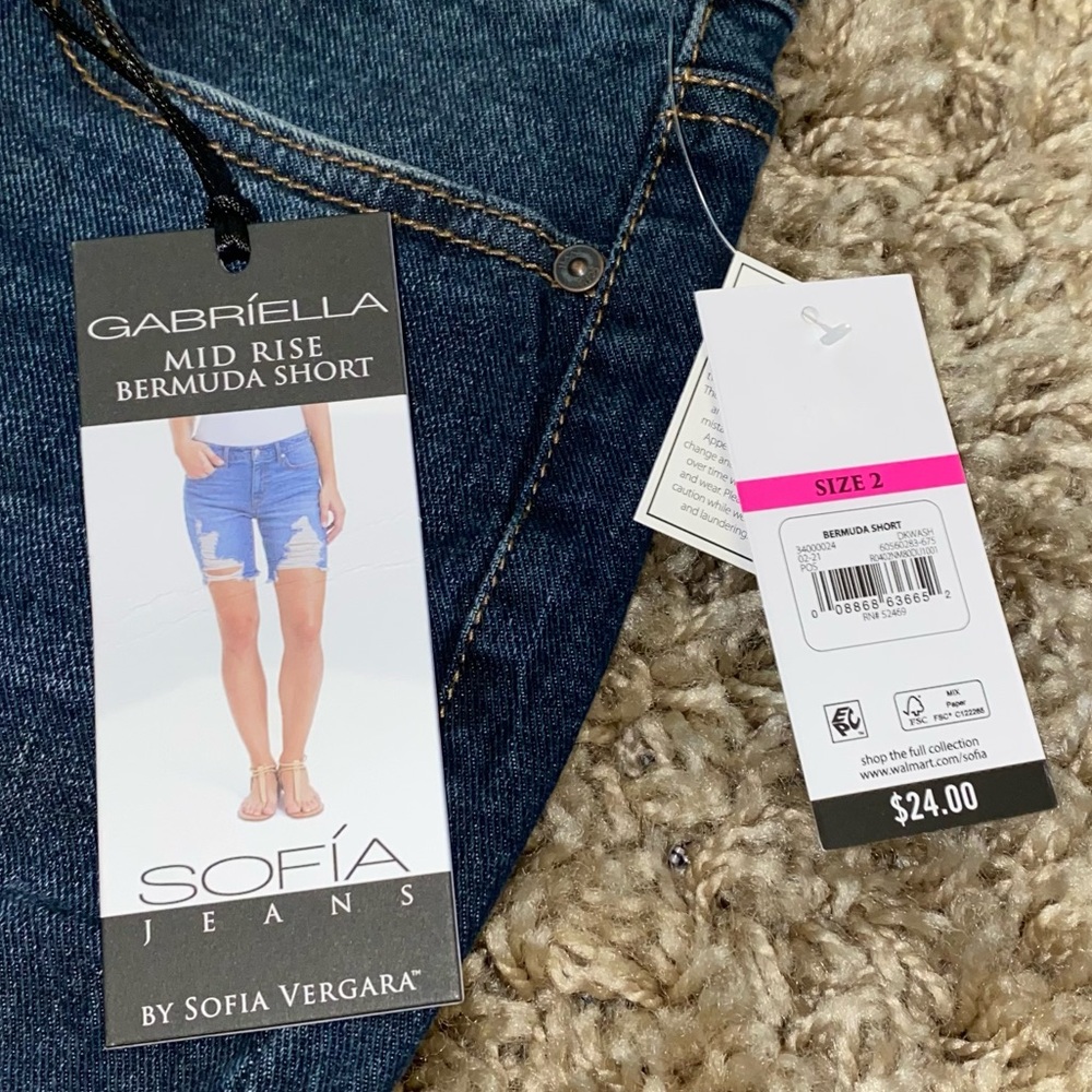 Sofia Vergara mid rise Bermuda distressed jean shorts size 2 - Picture 2 of 14